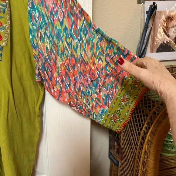 Brand new John Marks top. It’s called “Fresh Produce”, size 2X, never worn. - Picture 3 of 4